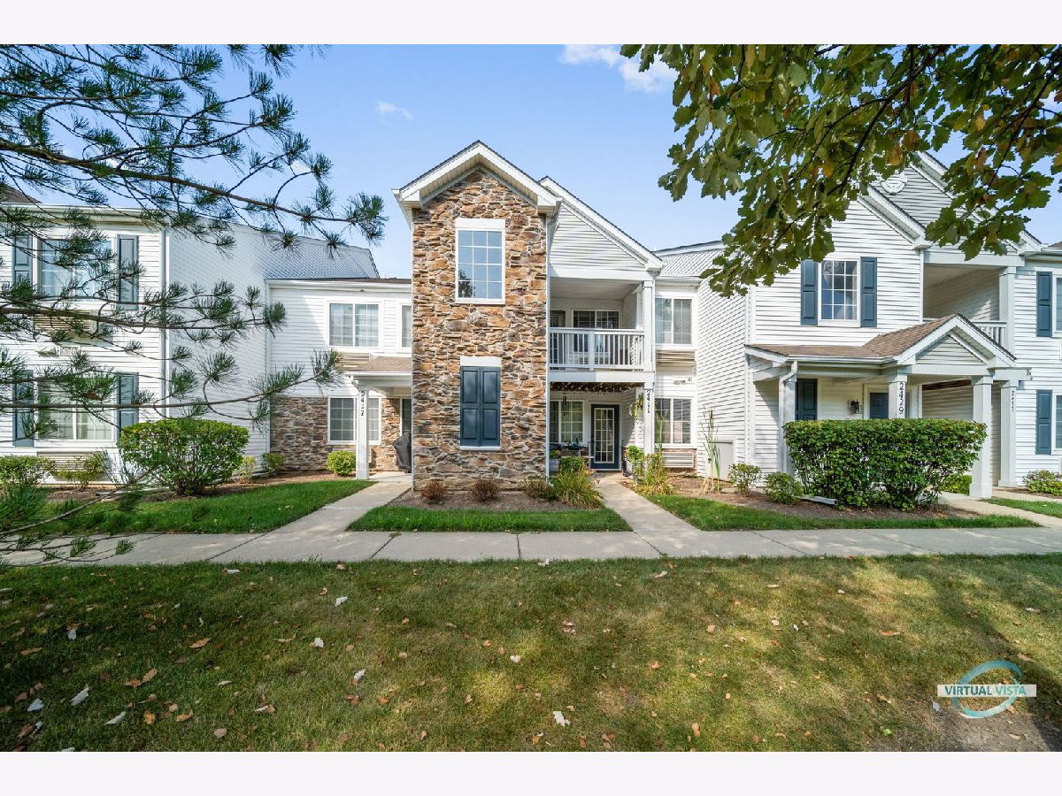 Townhomes & Condos For Rent Silverstone Lake Carpentersville Illinois, 2427 Silverstone