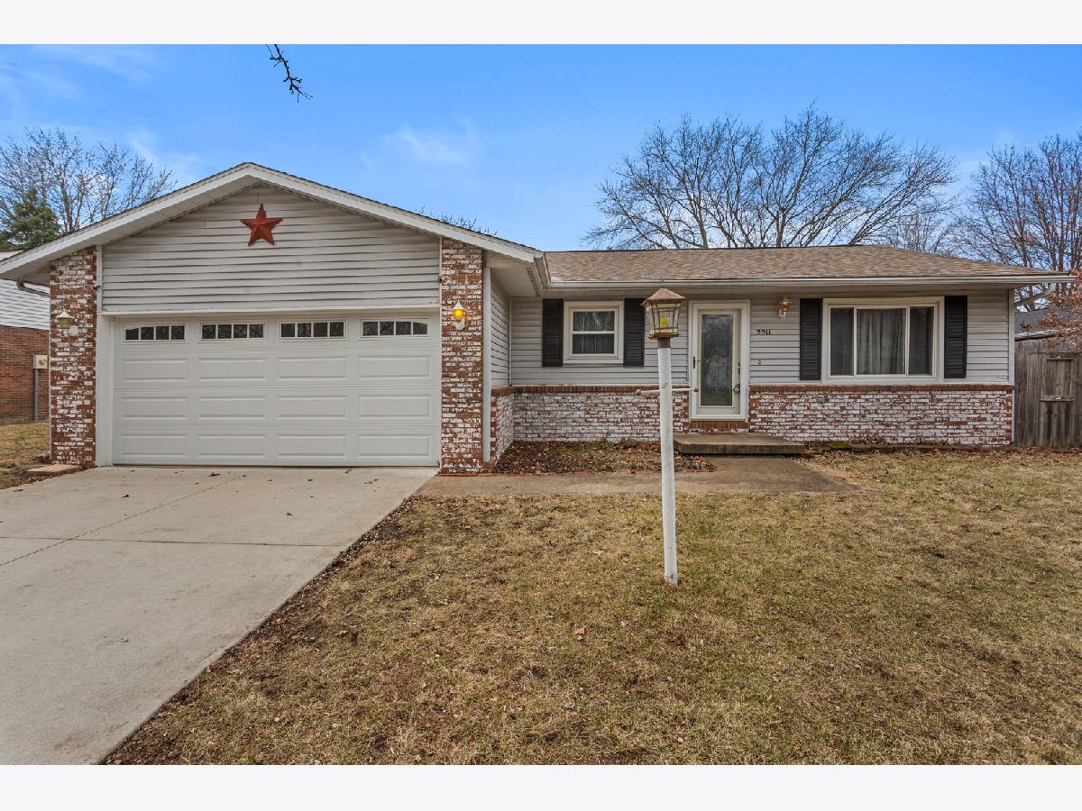  For Sale Champaign Illinois, 2211 Carlisle Drive