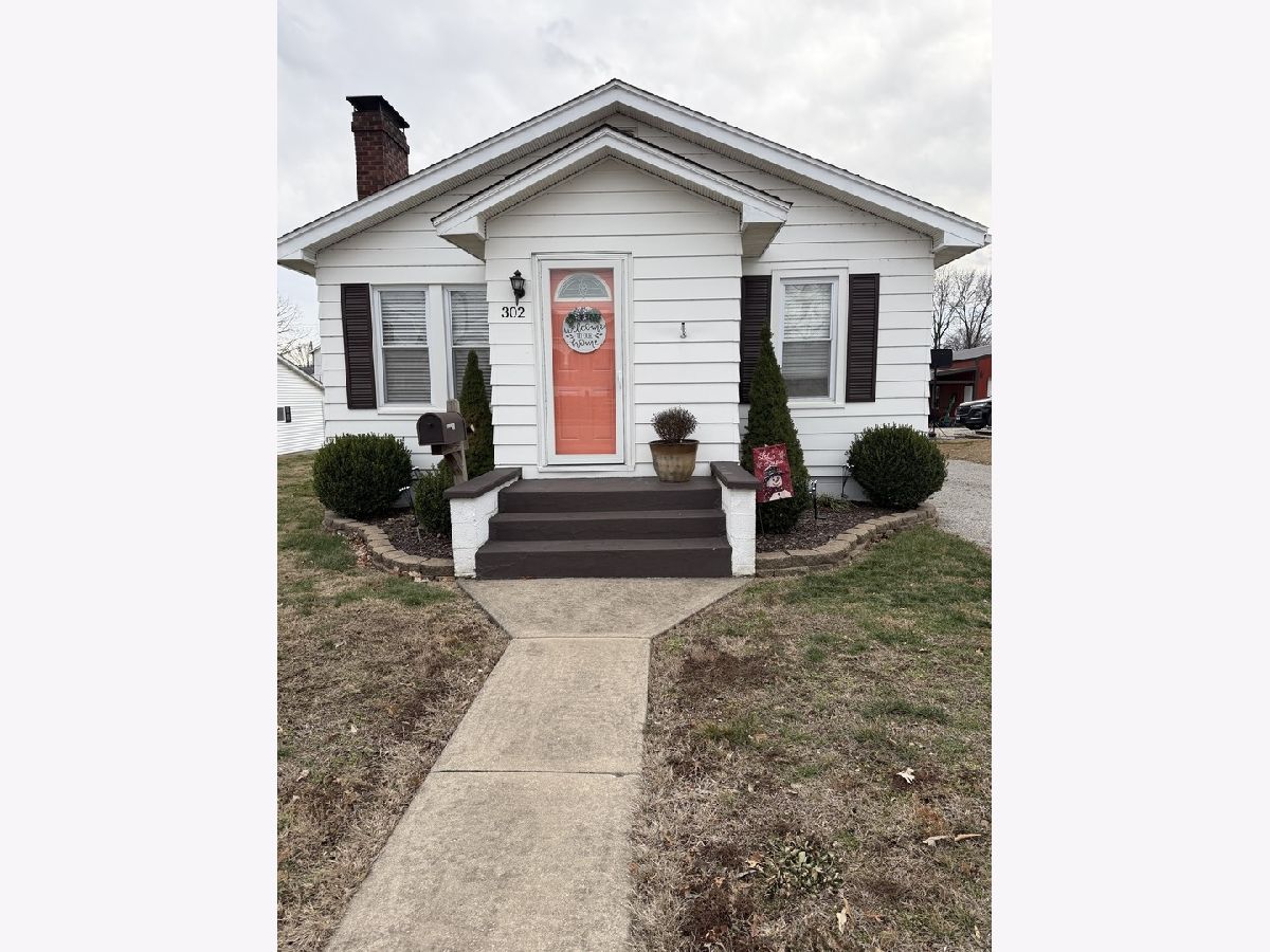 Sold Pinckneyville Illinois, 302 Water