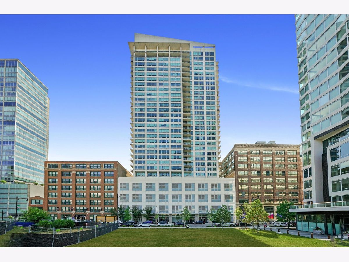  For Sale Chicago Illinois, 701 Wells Street