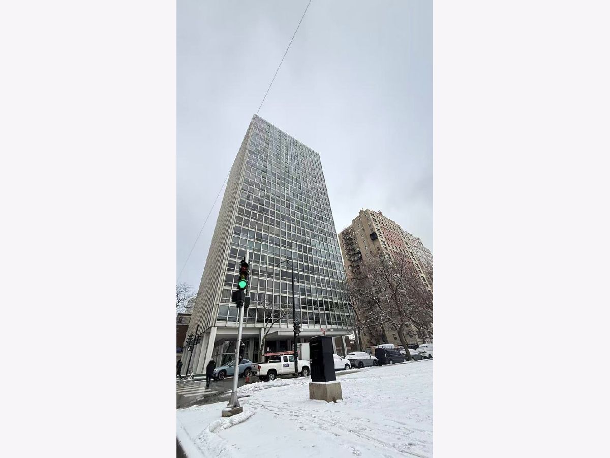  For Sale Chicago Illinois, 2400 Lakeview Avenue