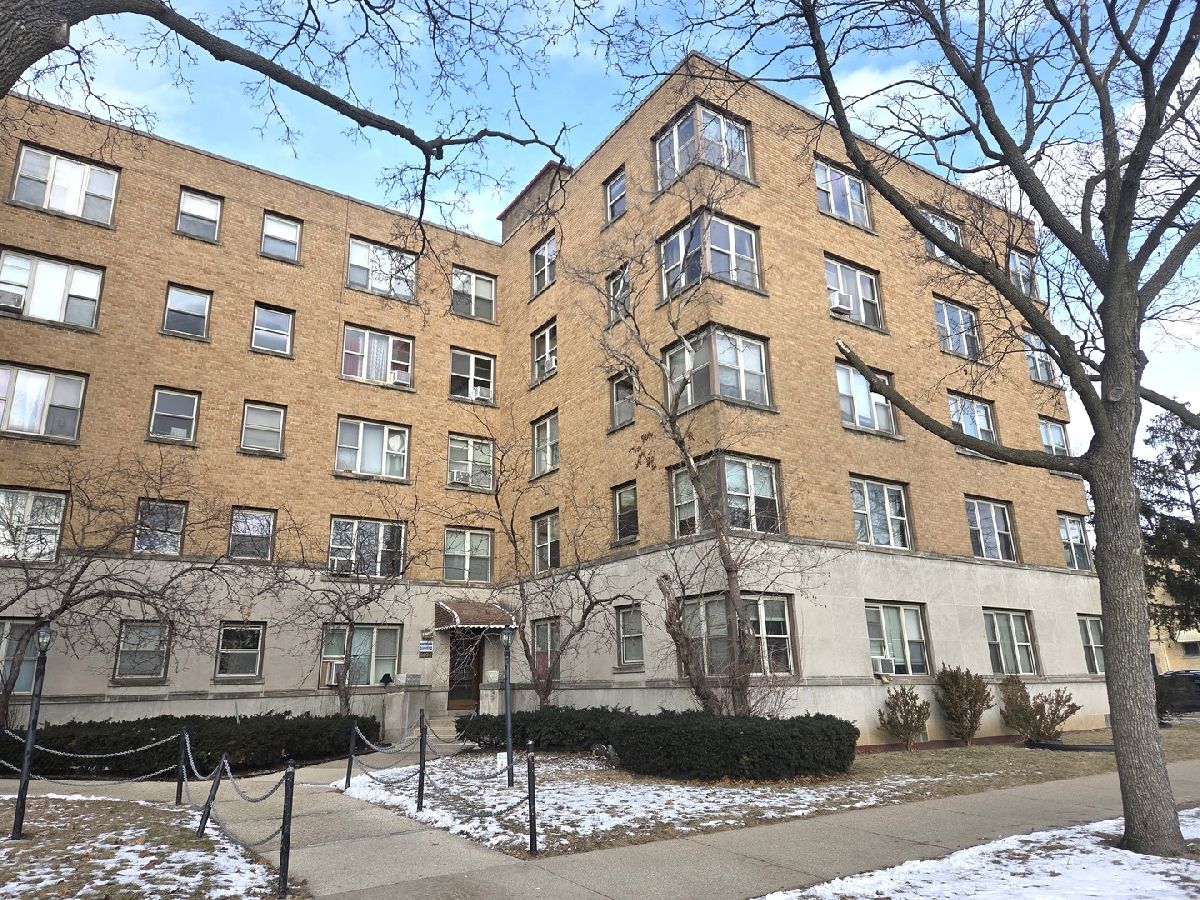  For Sale Chicago Illinois, 2606 Balmoral Avenue