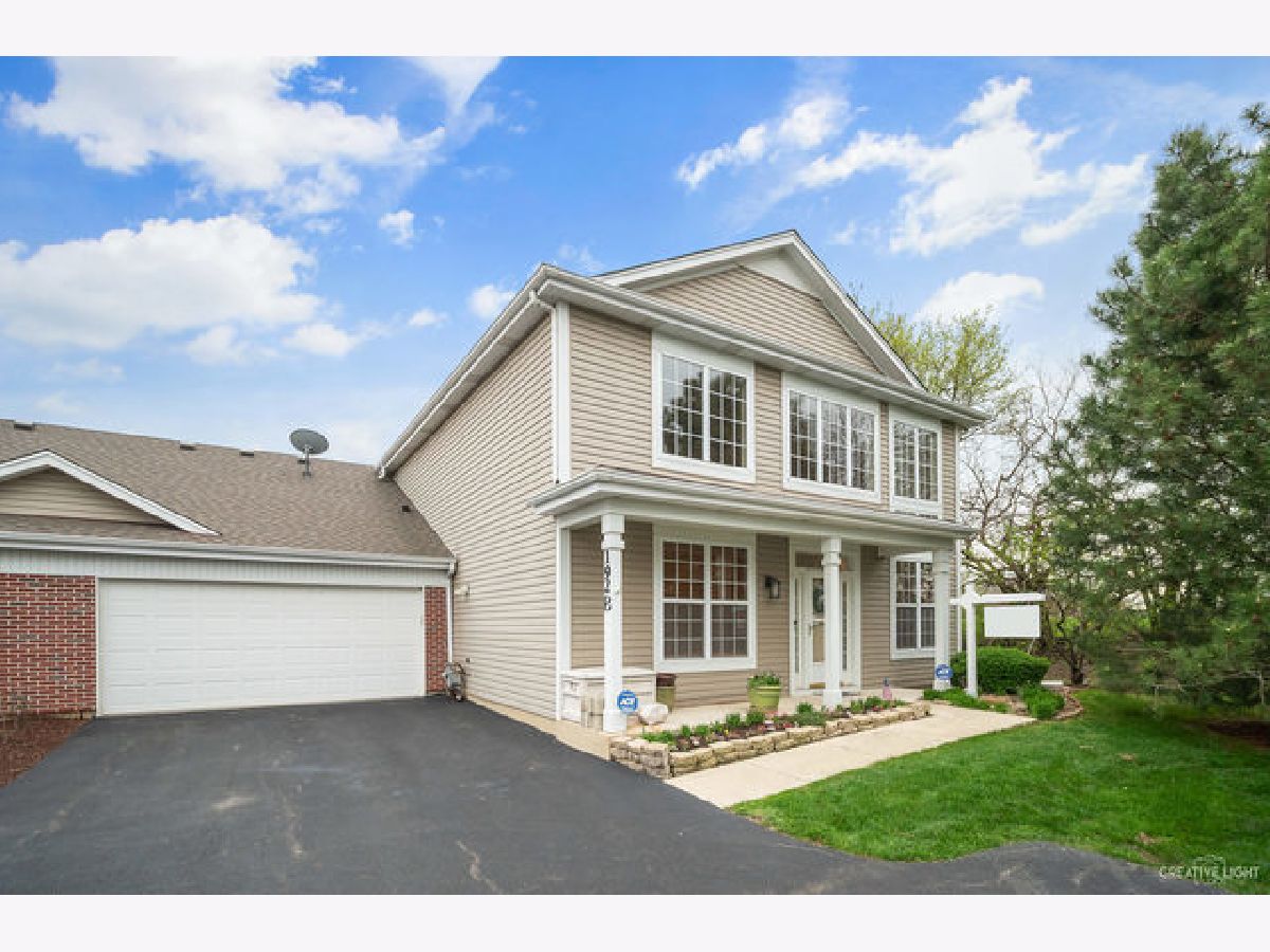 Townhomes & Condos & Homes For Sale Windsor Pointe Sugar Grove Illinois, 192 Brompton Lane