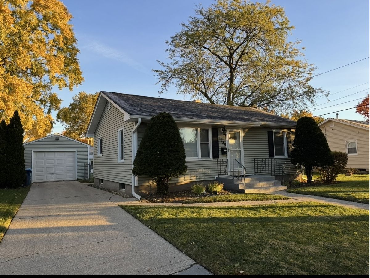  For Sale Aurora Illinois, 1039 Pleasure Court