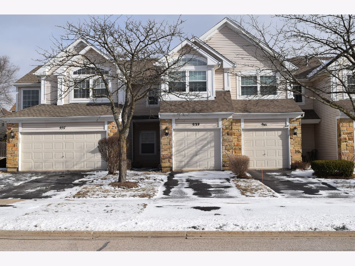  For Sale Lake In The Hills Illinois, 939 Mesa Drive