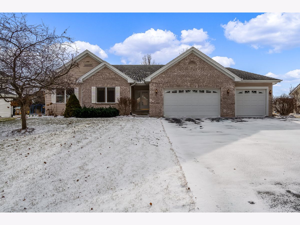  For Sale Poplar Grove Illinois, 213 Boeing Trail