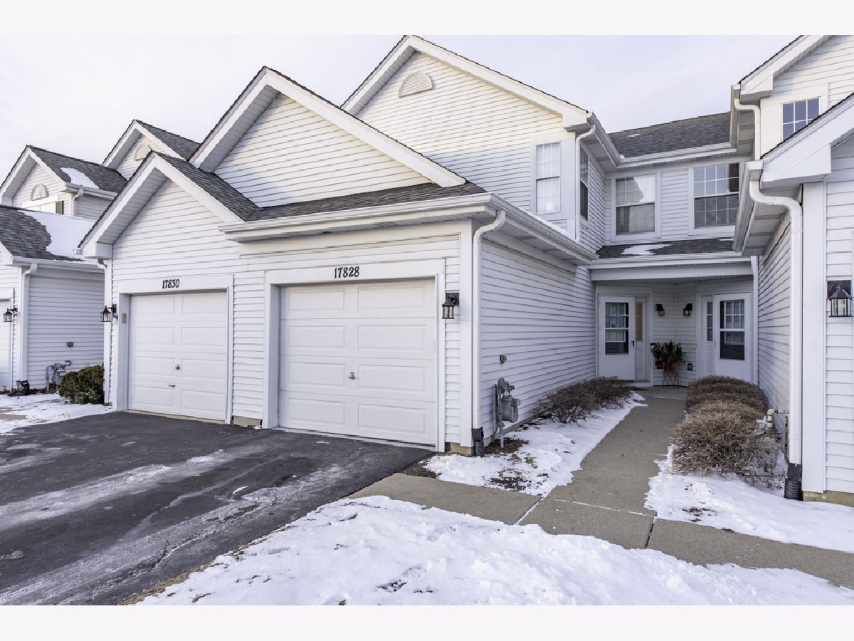 Townhomes & Homes For Sale Bridlewood Gurnee Illinois, 17828 Salisbury Drive