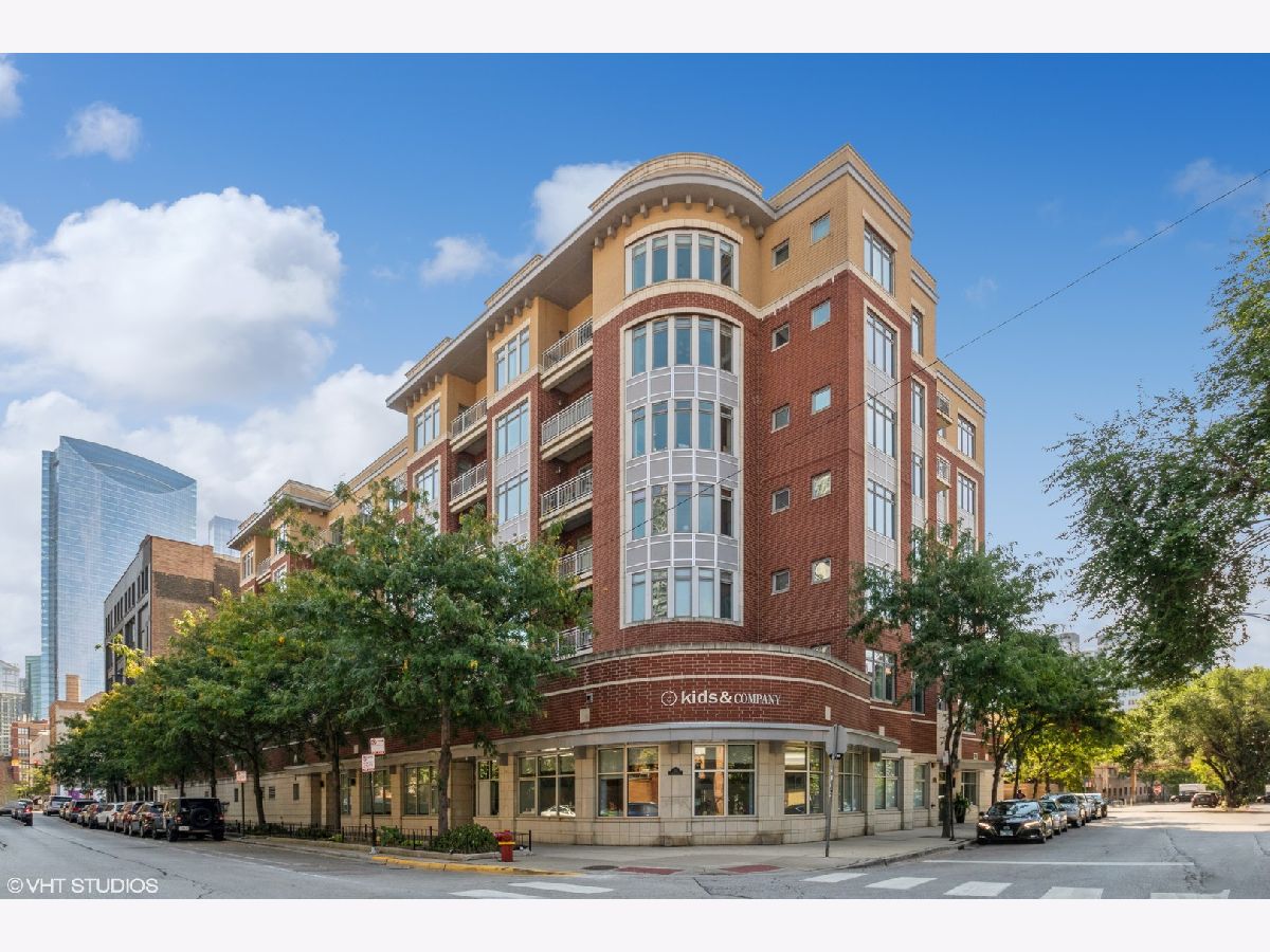 Condominiums For Rent Fulton Place Chicago Illinois, 657 Fulton