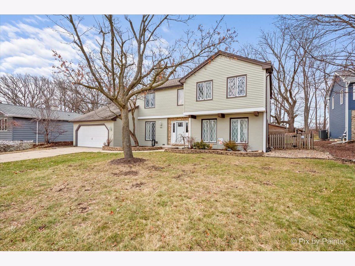 Homes For Sale Williamsburg Square Bartlett Illinois, 304 Patricia Lane