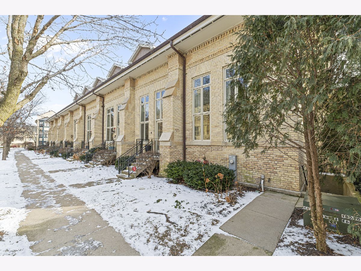 Condos & Townhomes & Homes Sold Fort Sheridan Highland Park Illinois, 194 Whistler