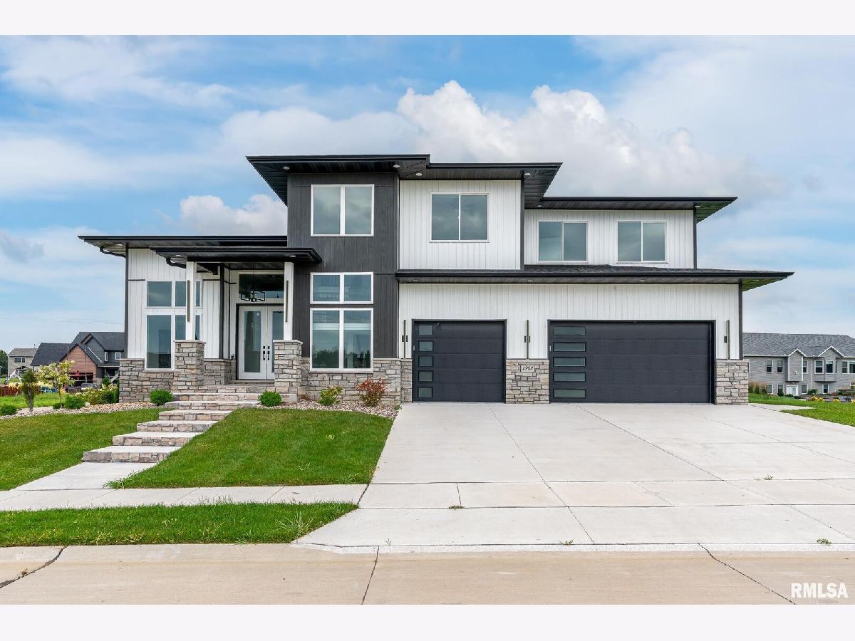  For Sale Davenport Iowa, 1908 Katie Court