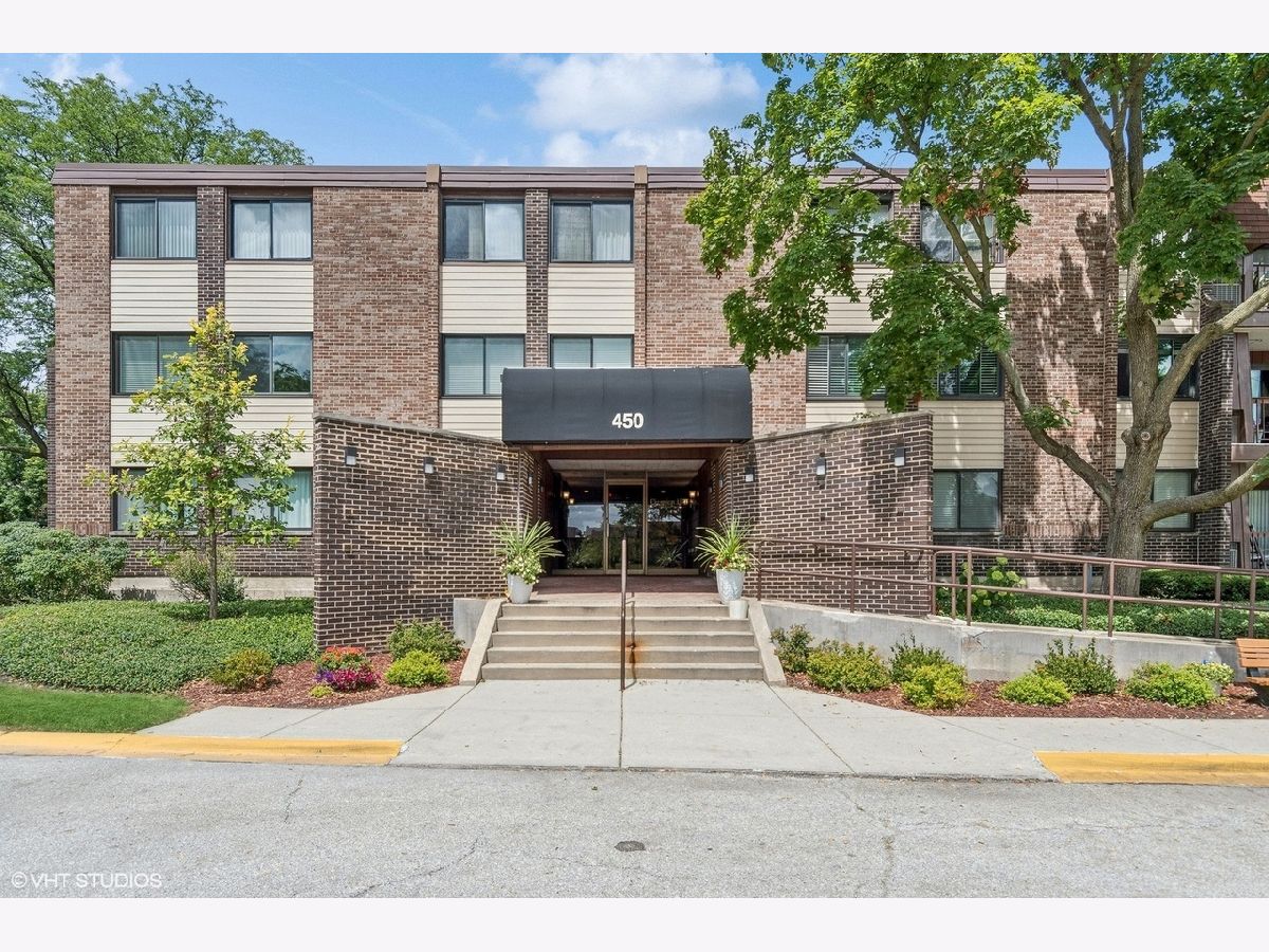  For Sale Glen Ellyn Illinois, 450 Raintree Court