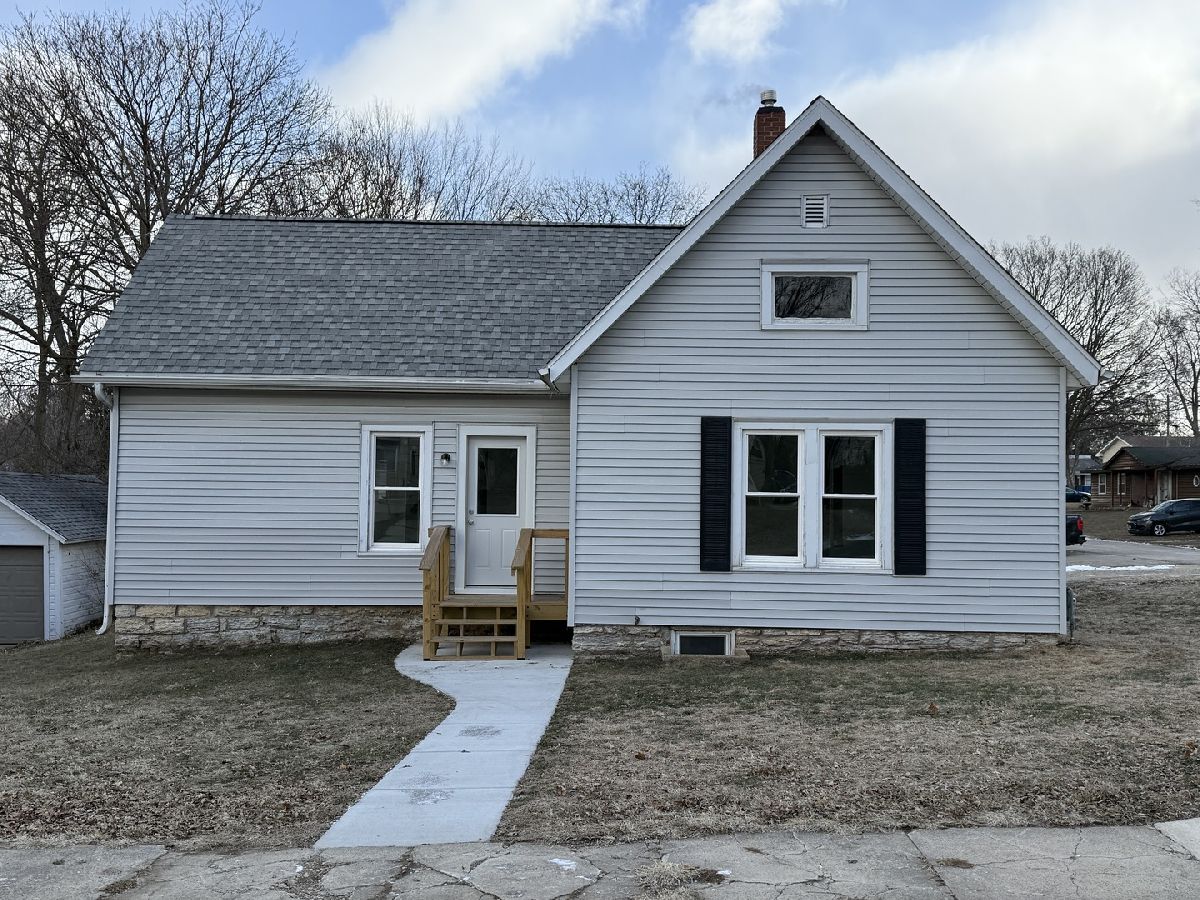  For Sale Dixon Illinois, 1122 Walnut Avenue