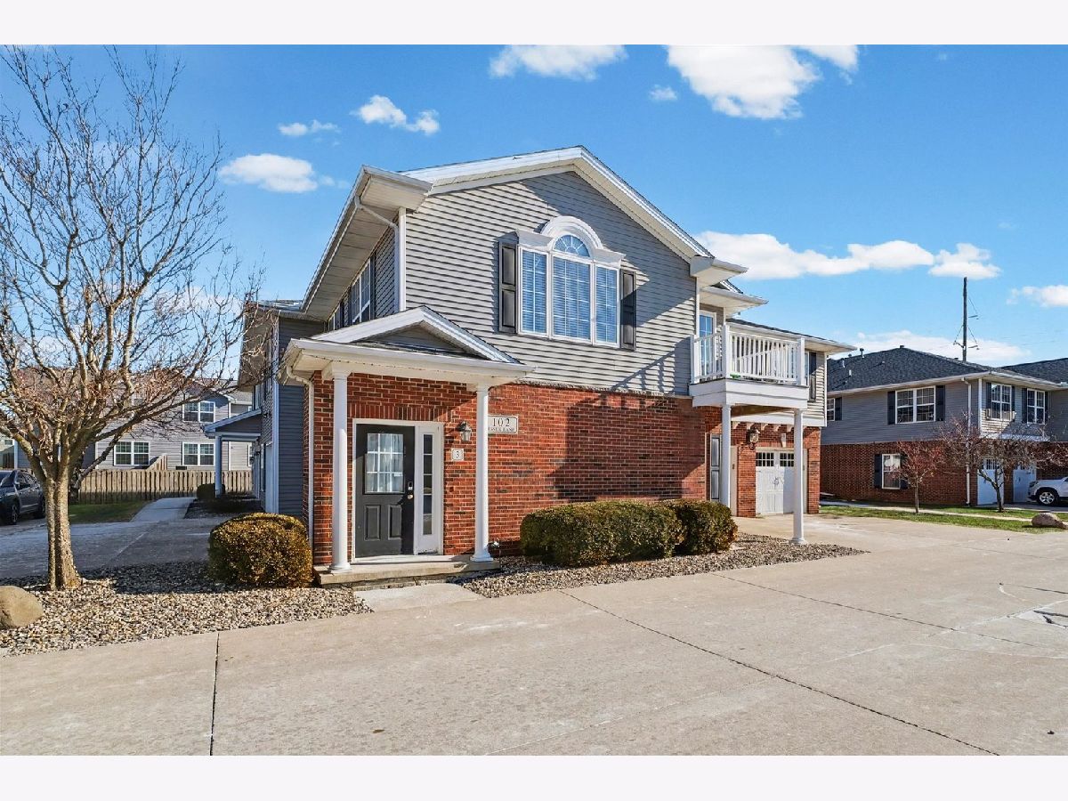  For Sale Savoy Illinois, 102 Essex Lane