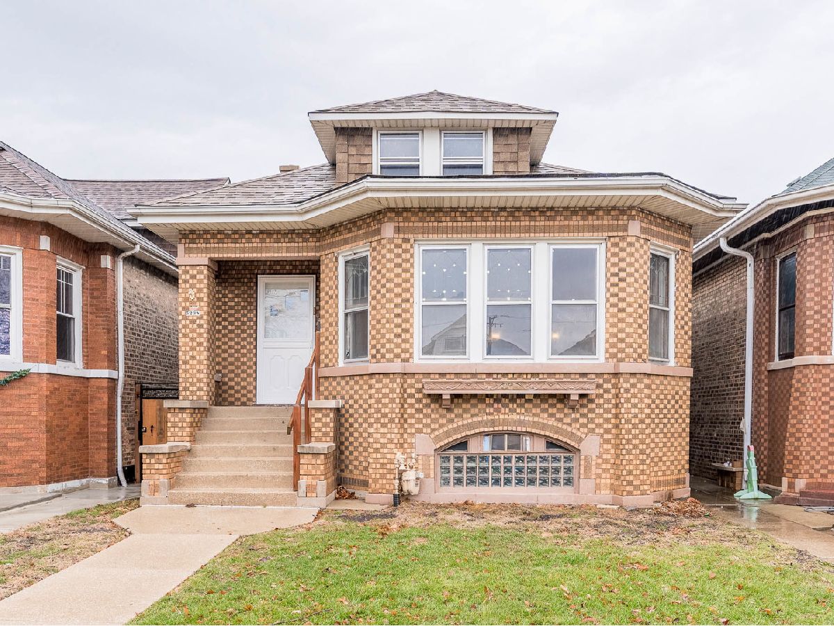  For Sale Chicago Illinois, 5238 Wolfram Street