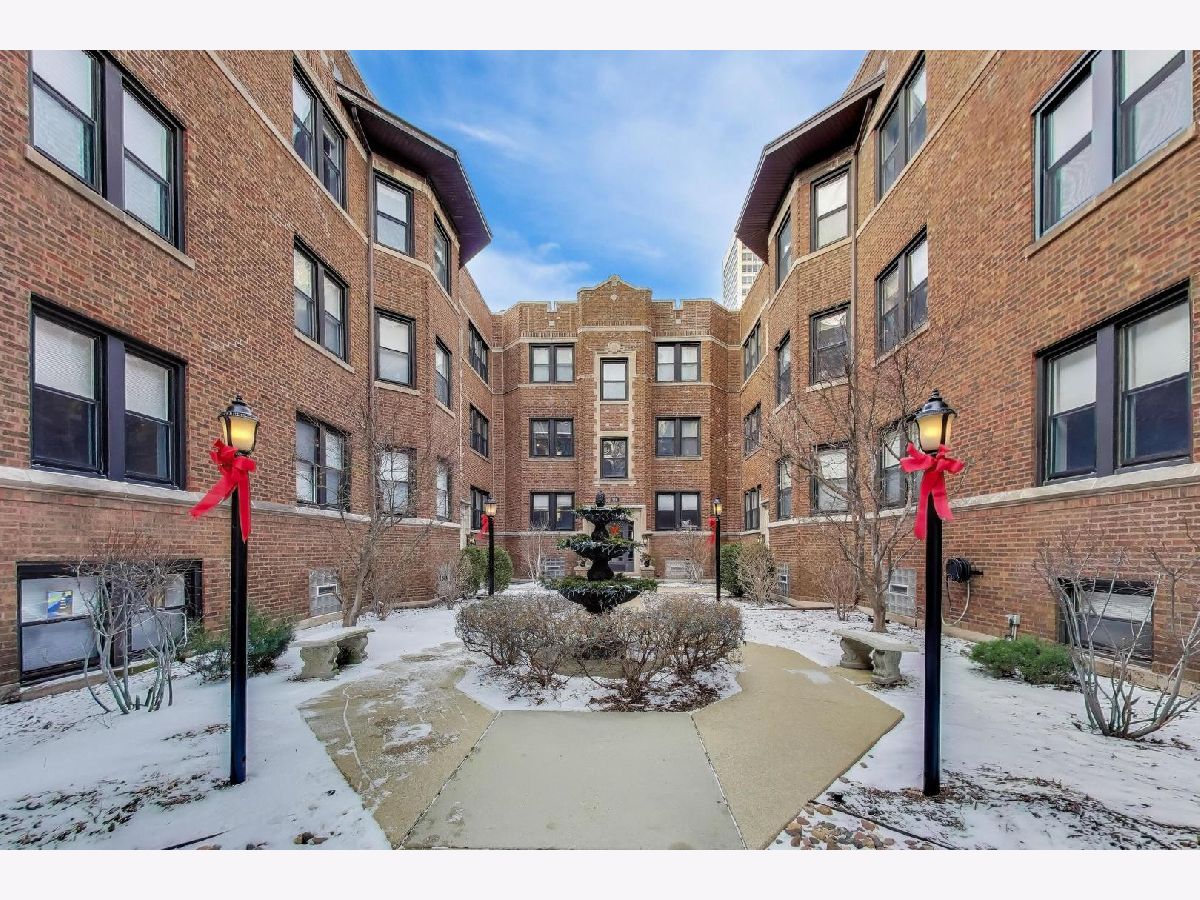  Rented Chicago Illinois, 528 Cornelia