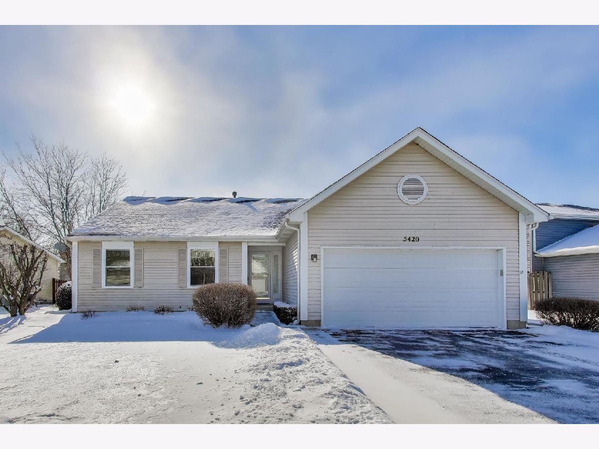 Homes & Condos & Townhomes For Sale Meadowbrook Lake In The Hills Illinois, 5420 Avalon Lane