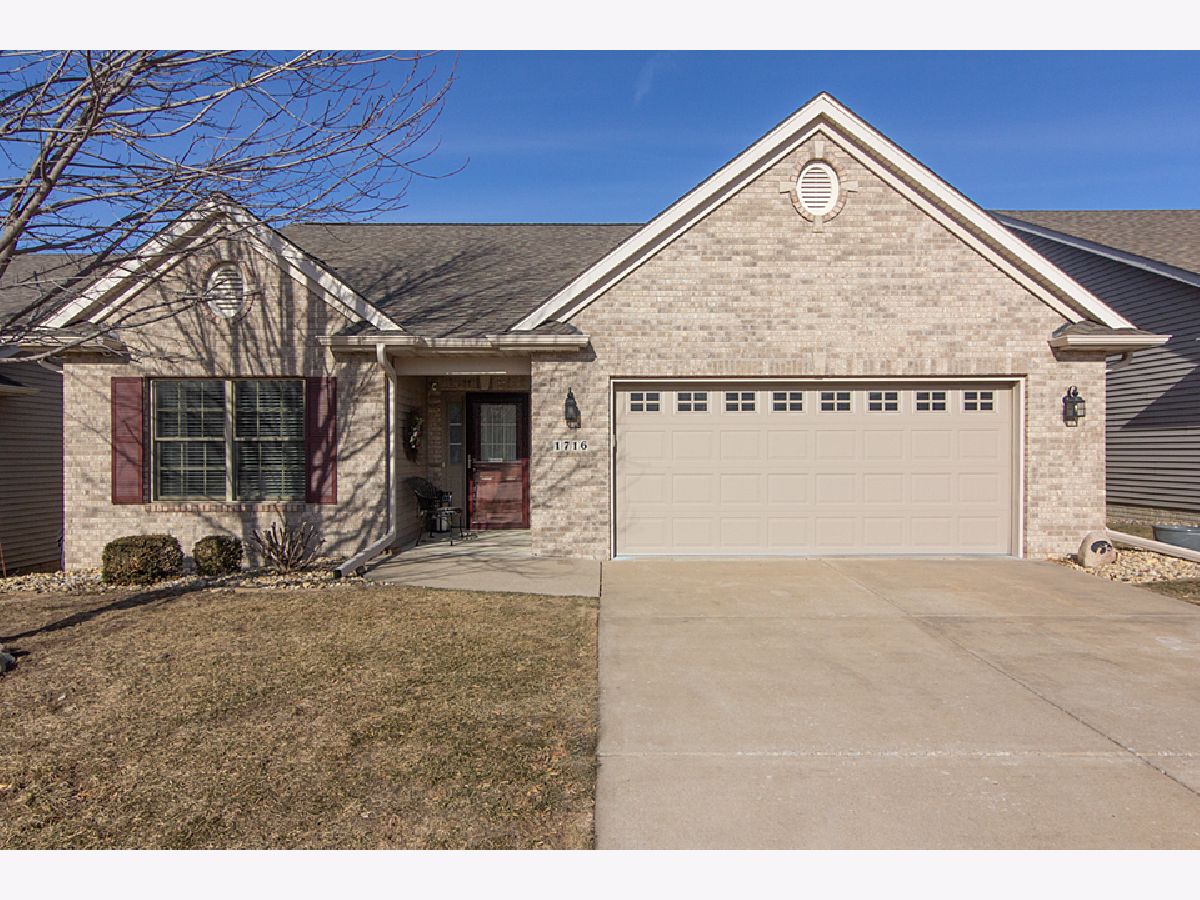  For Sale Davenport Iowa, 1716 Stone Gate Circle