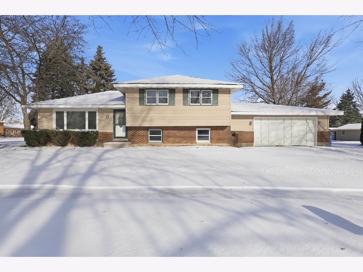  For Sale South Elgin Illinois, 920 Gerald Avenue