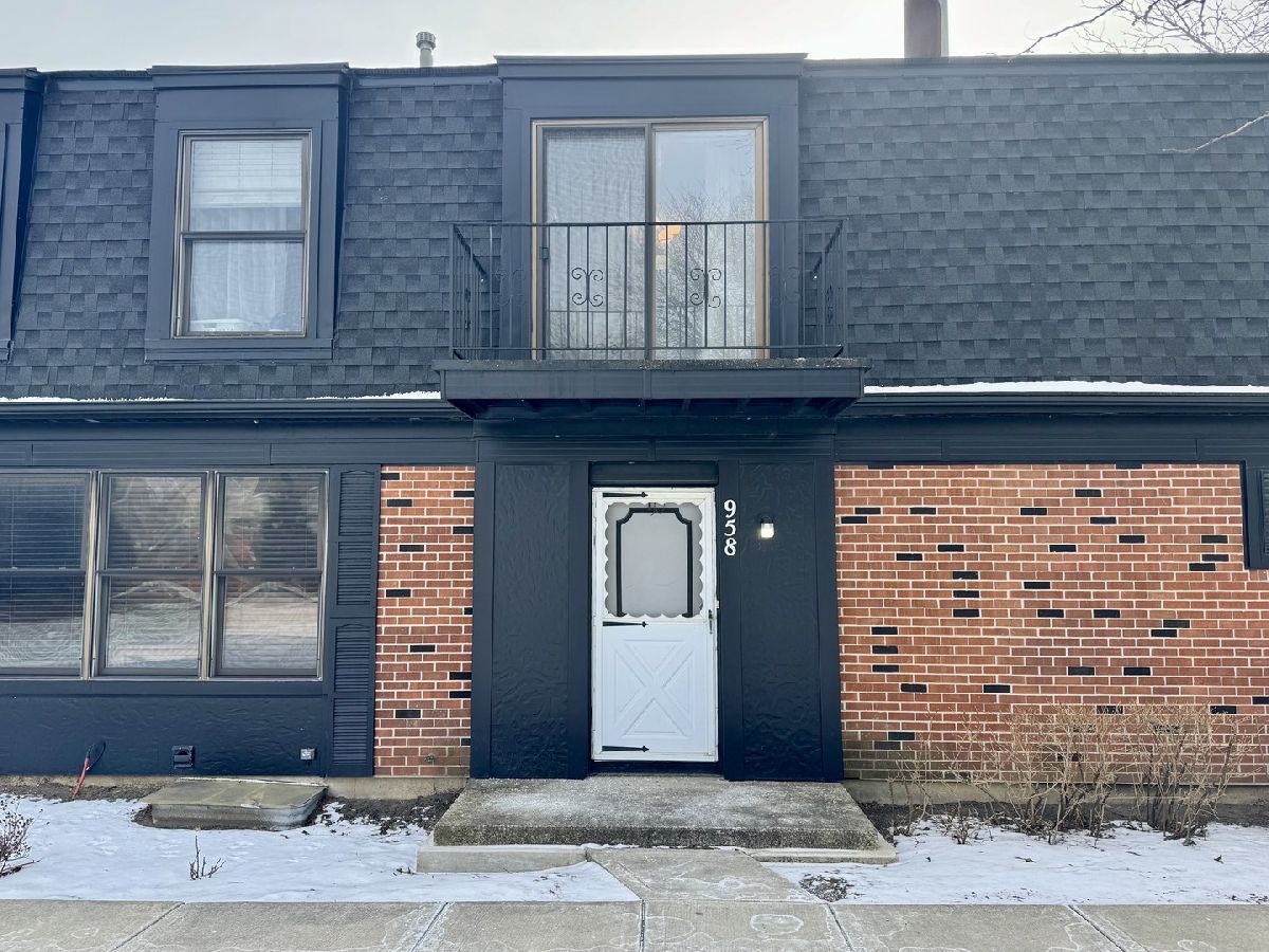 Townhomes & Condos For Sale Inverrary Deerfield Illinois, 958 Inverrary Lane