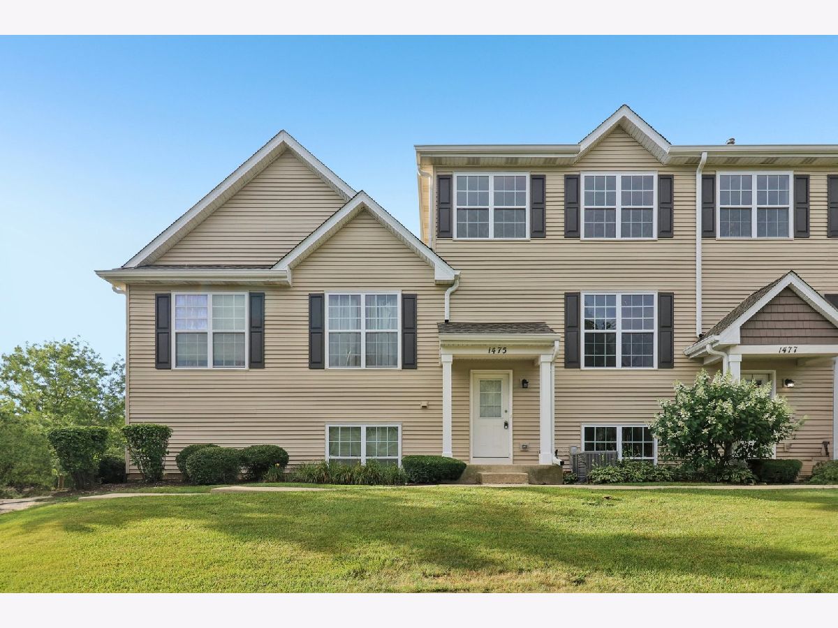 Townhomes & Condos For Sale Heron Bay Round Lake Illinois, 1475 Sedgewood Court