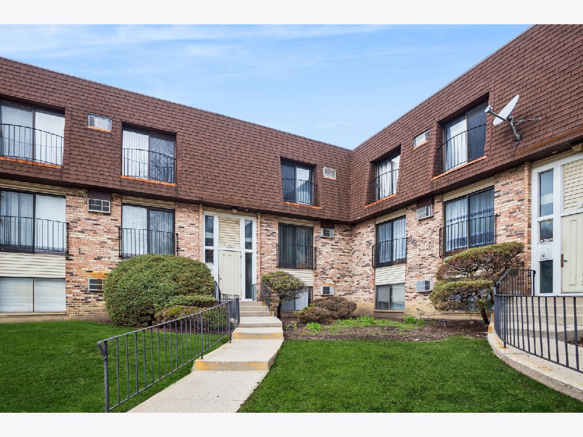  For Sale Glendale Heights Illinois, 160 Waters Edge Drive