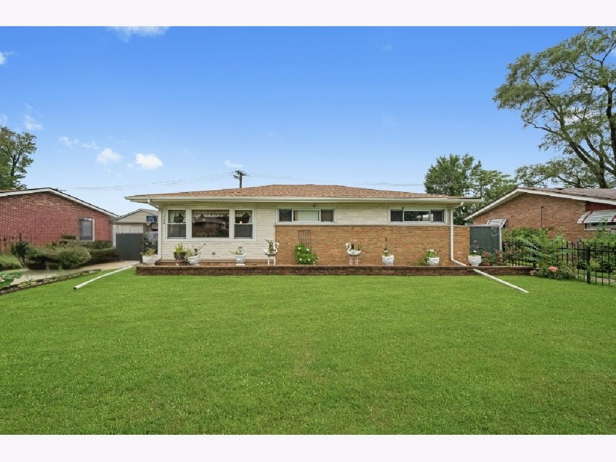 Homes For Sale Canterbury Markham Illinois, 3048 Sherwood Avenue