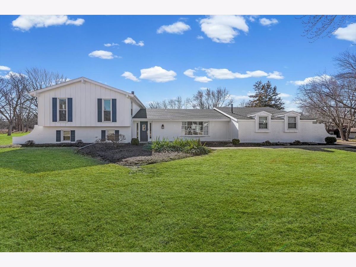  For Sale Lake Barrington Illinois, 19 Golfview Lane