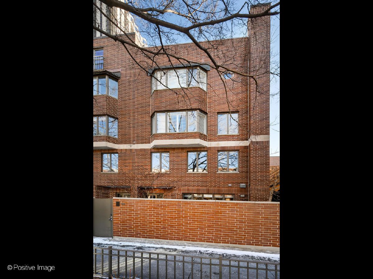 Townhomes Sold Eugenie Terrace Chicago Illinois, 1715 Wells