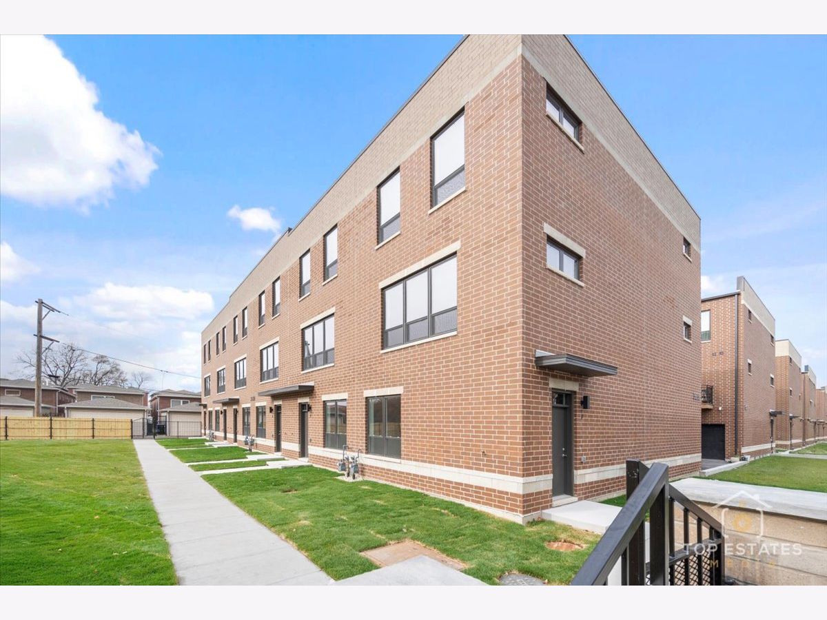  For Sale Chicago Illinois, 3638 Western Avenue