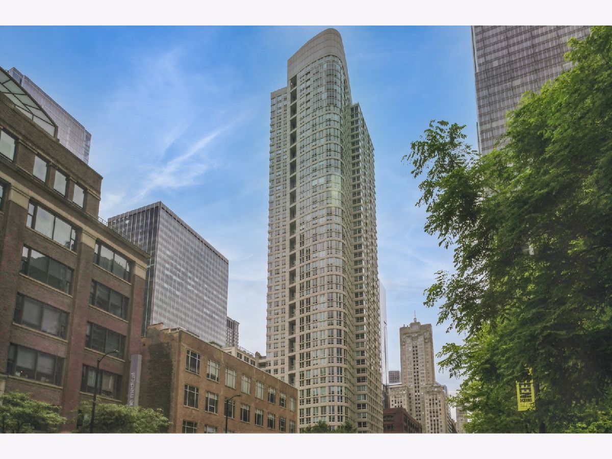  For Sale Chicago Illinois, 345 La Salle Drive