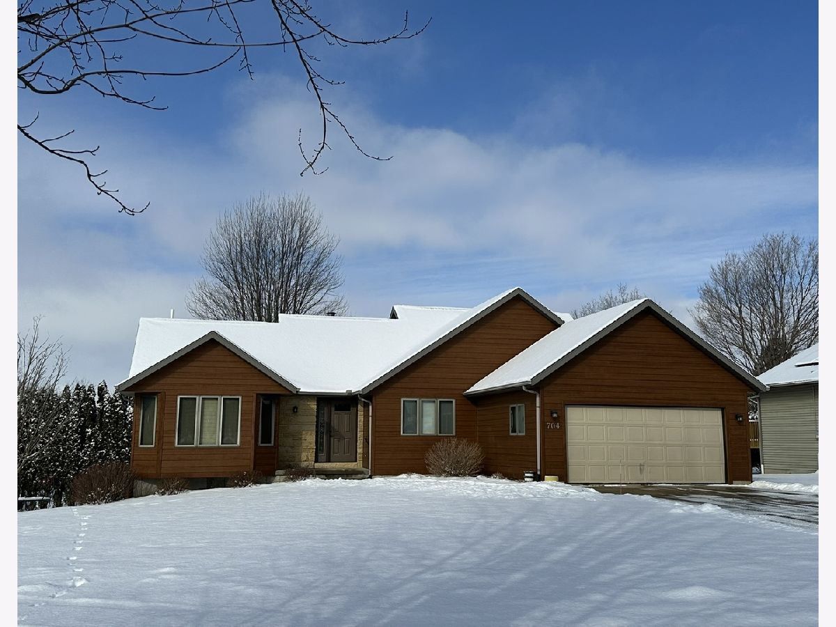  Sold Lena Illinois, 704 Brynnwood