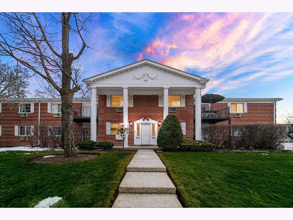 Condominiums For Rent Lincoln Lane Arlington Heights Illinois, 101 Lincoln