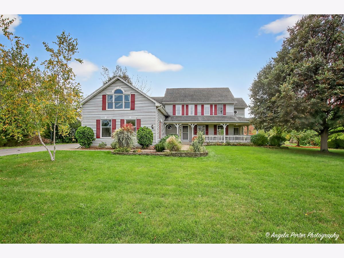 Homes For Sale Crystal Woods Crystal Lake Illinois, 2215 Crystal Circle