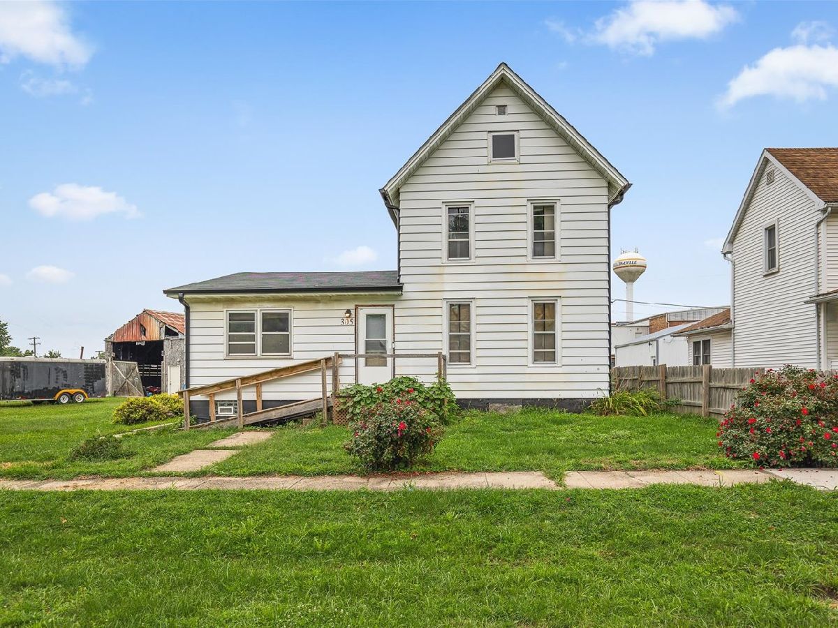  Rented Milledgeville Illinois, 305 Holcomb