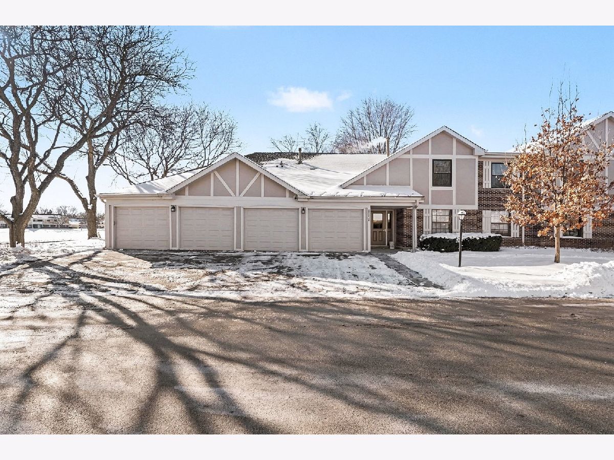  For Sale Wheeling Illinois, 1051 Driftwood Court