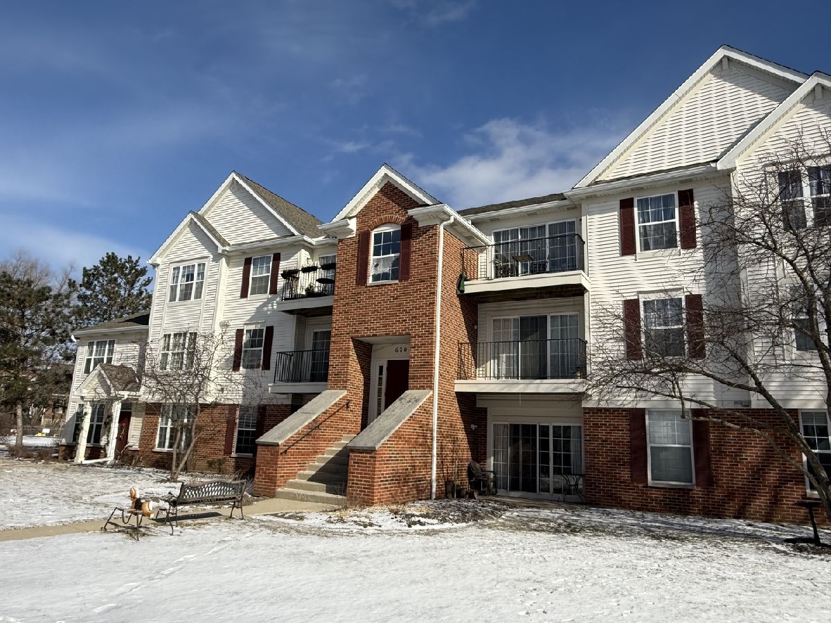  For Sale Wheeling Illinois, 670 Mill Circle