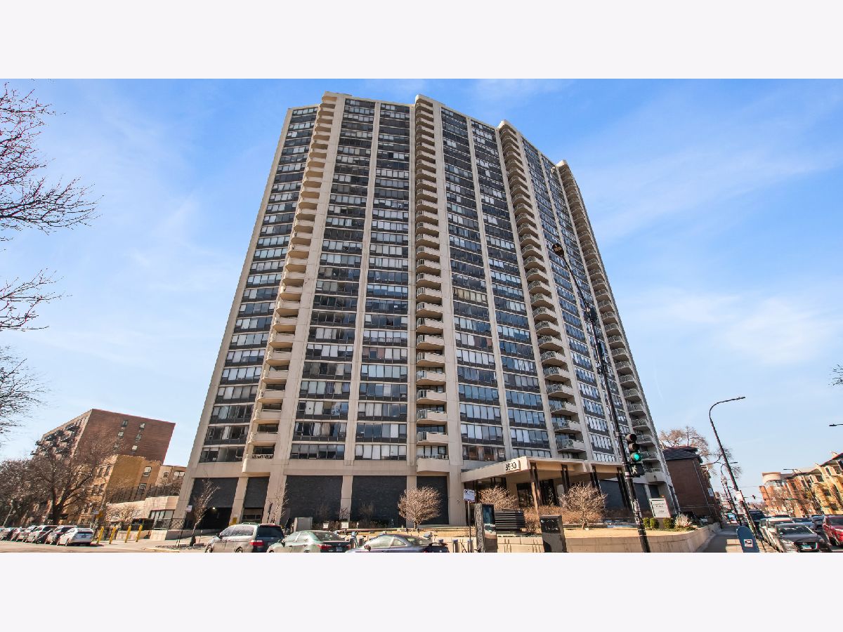 Condominiums For Sale Lake Park Plaza Chicago Illinois