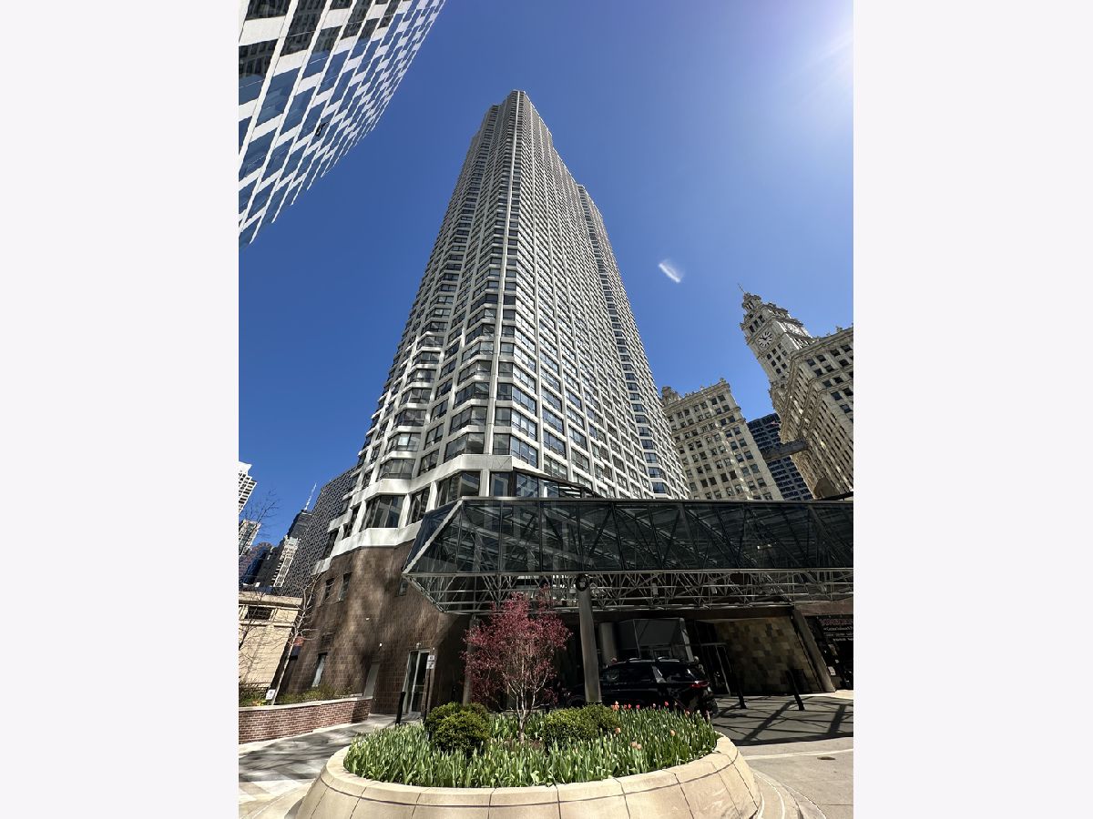 Condominiums For Rent River Plaza Chicago Illinois, 405 Wabash