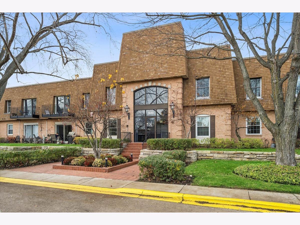  For Sale Highland Park Illinois, 1230 Park Avenue