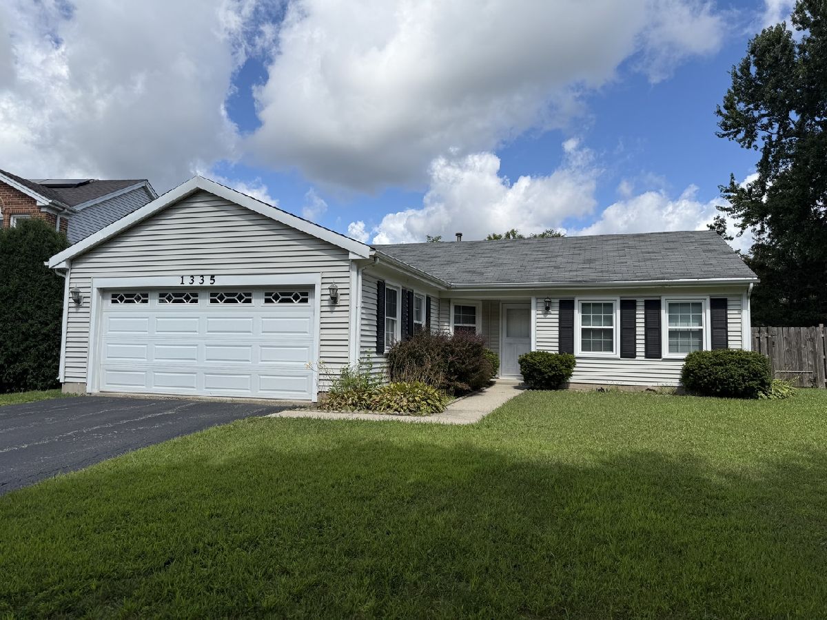  For Rent Crystal Lake Illinois, 1335 Fountain Green