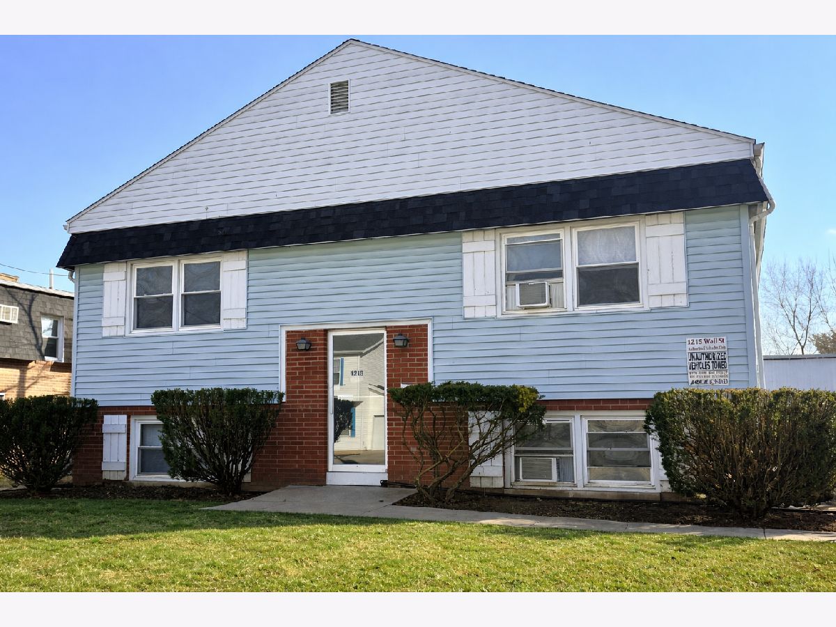  Sold Normal Illinois, 1215 Wall