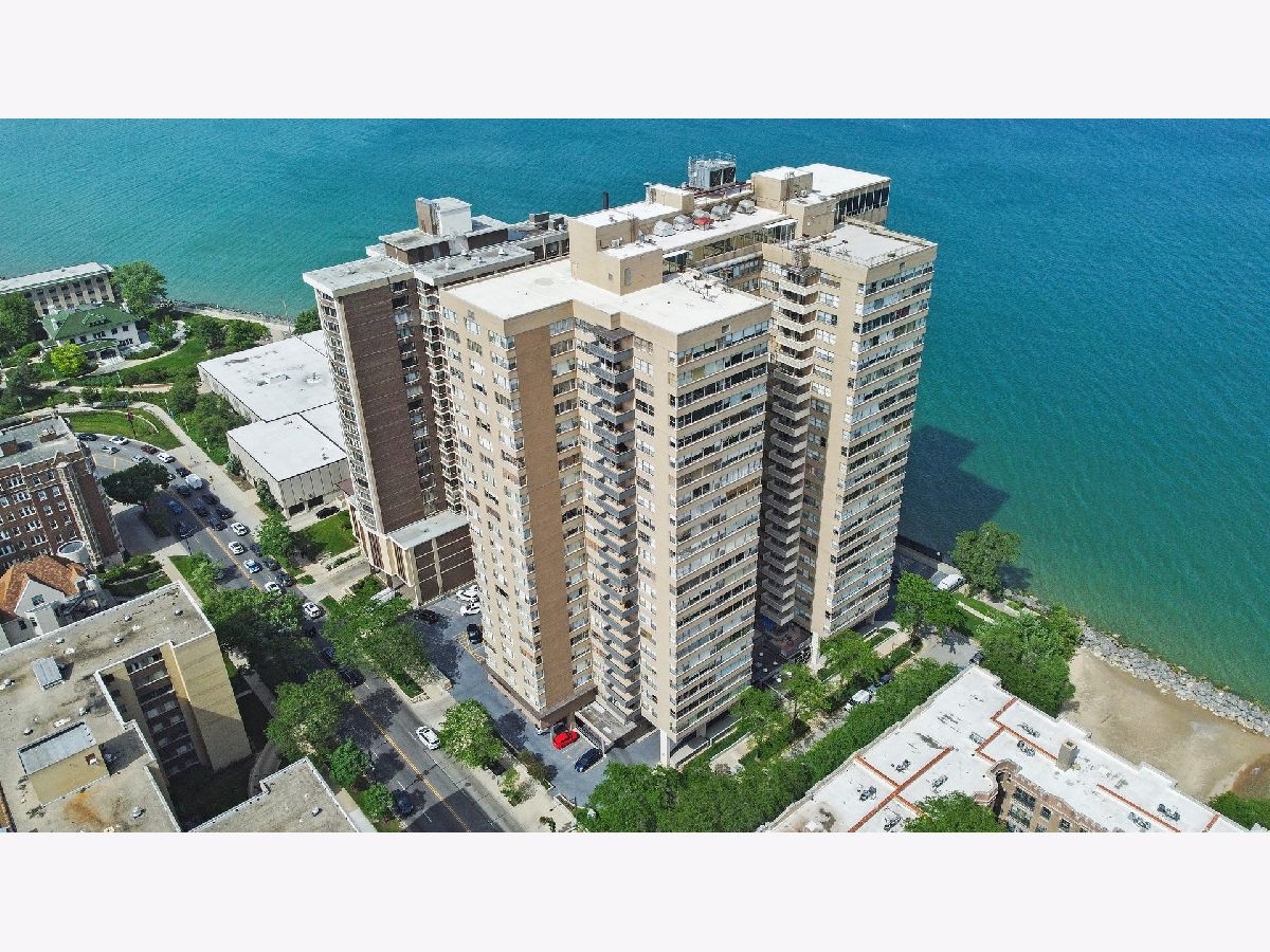 Condominiums For Rent Shoreline Towers Chicago Illinois, 6301 Sheridan