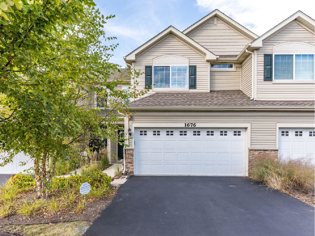  For Sale Batavia Illinois, 1676 Carlstedt Drive