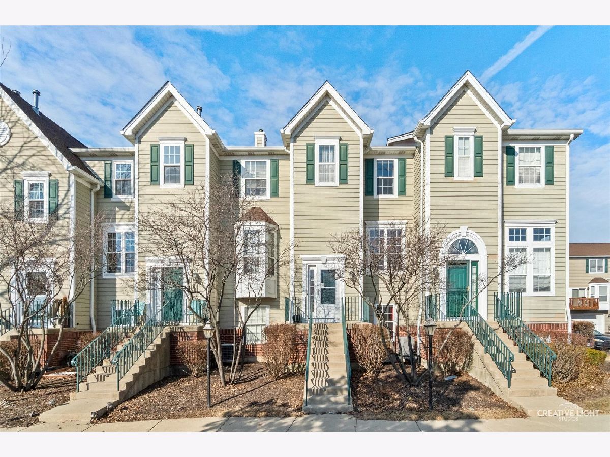  Sold Aurora Illinois, 2422 Courtyard