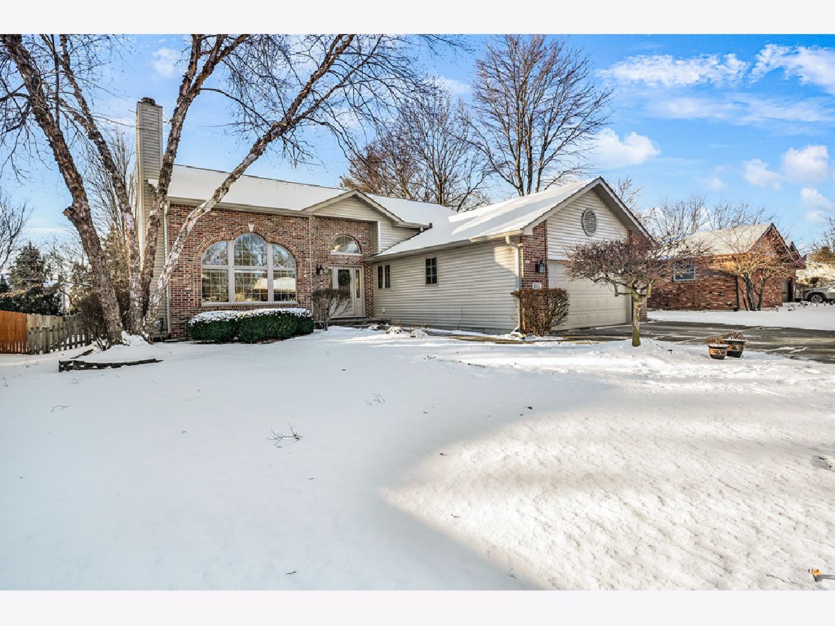  For Sale Shorewood Illinois, 1011 Ranchwood Drive