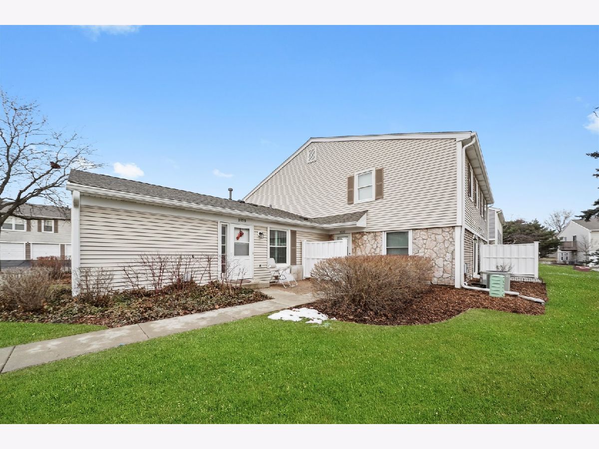 Townhomes & Condos & Homes For Rent Nantucket Cove Schaumburg Illinois, 1033 Glouchester