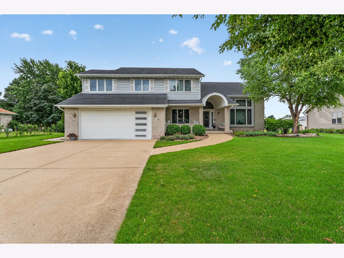  For Sale Minooka Illinois, 604 Mahoney Drive