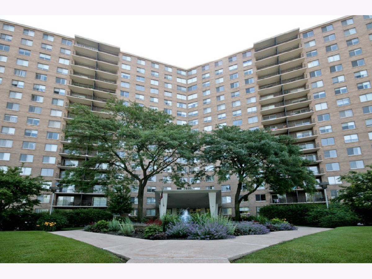 Condominiums For Sale Winston Towers Chicago Illinois