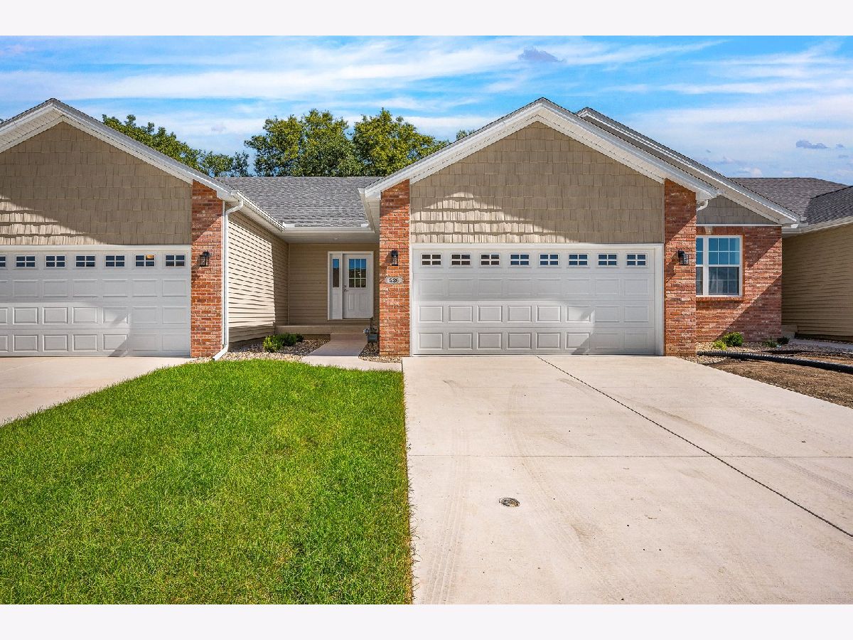 Condos & Townhomes & Homes For Sale Prairie Gardens Normal Illinois, 226 Cassidy Road